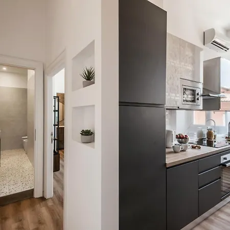 The Rent - Three-room Near Lungotevere Apartament